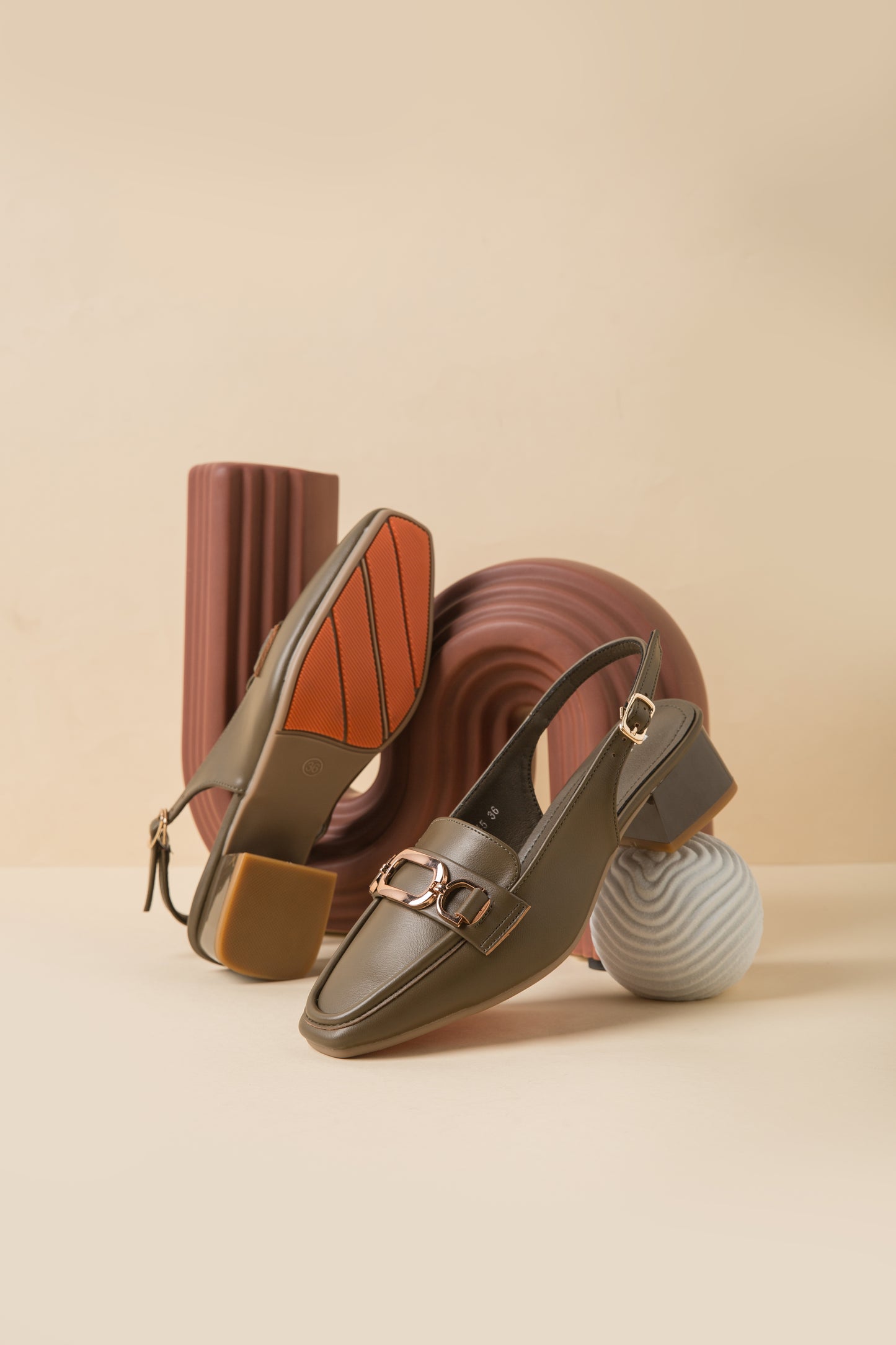 VDEN Buckle Back Strap Mid Heel Pumps F78-145