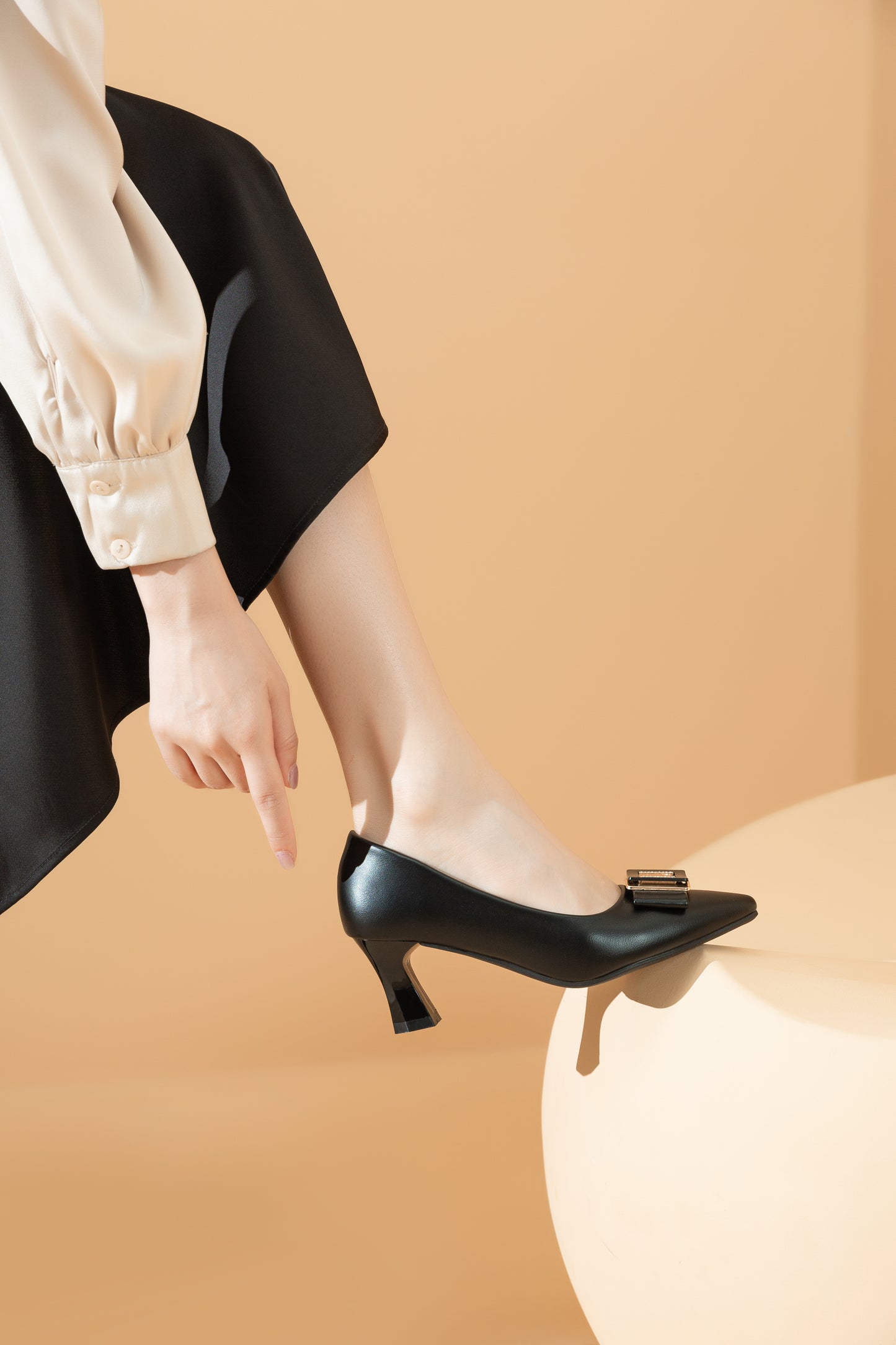 VDEN Pointed Buckle Mid heel Shoes For Women 6.3CM/2.5INCH 89-165 French Office Simple Style Pointed