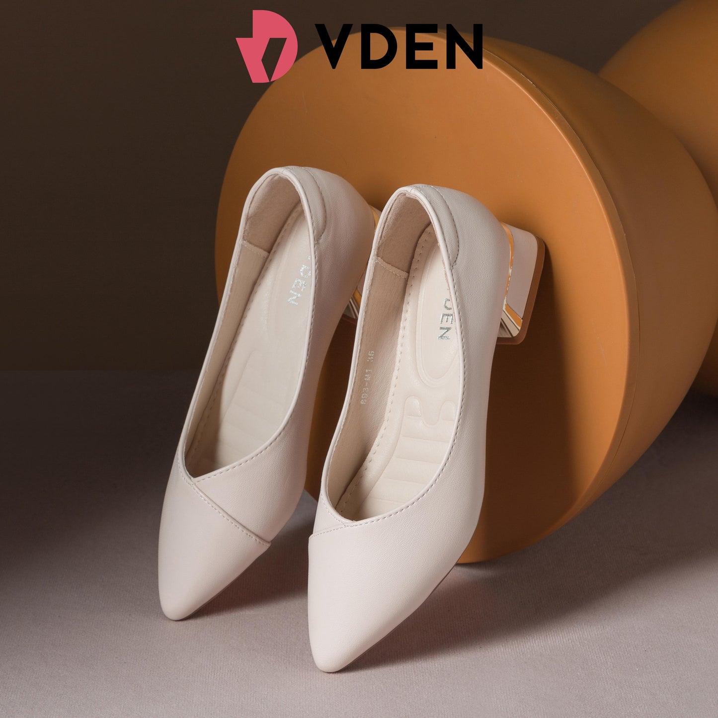 VDEN Ladies White Block Heel Pointed Shoes (True to size) (1.2 inch/3cm Heels) 893-M1
