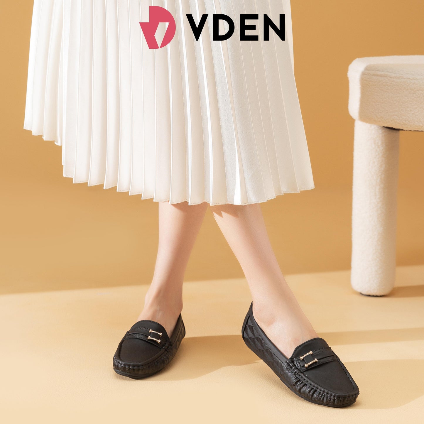 VDEN Ladies Loafers Shoes Womens Flats Pumps Slip On Girls Office Work School Shoes Z8299-Y2 0.8INCH/2CM Square Toe Flat Loafers Slip On With Rhinestones For Commuting Office Women's Shoes With Soft Soles And Comfortable Walking Shoes Footwear