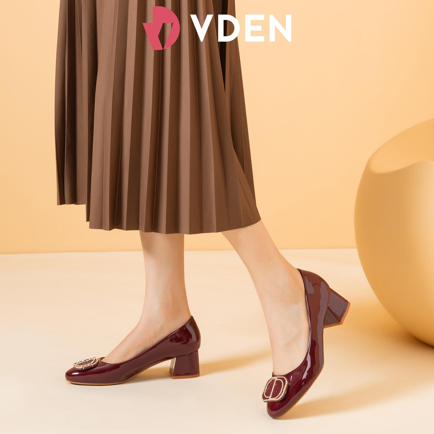 VDEN Round Toe Women's Slip On Metal Buckle Patent Chunky Low Heel Pumps Shoes 1.9INCH/4.8CM 1386-23 Chunky Heel Slip-on Shoes For Women Office Thick Heel Shoes With Rhinestones Old Money Style Heels Elegant Women's Shoes High-end Women's Shoes