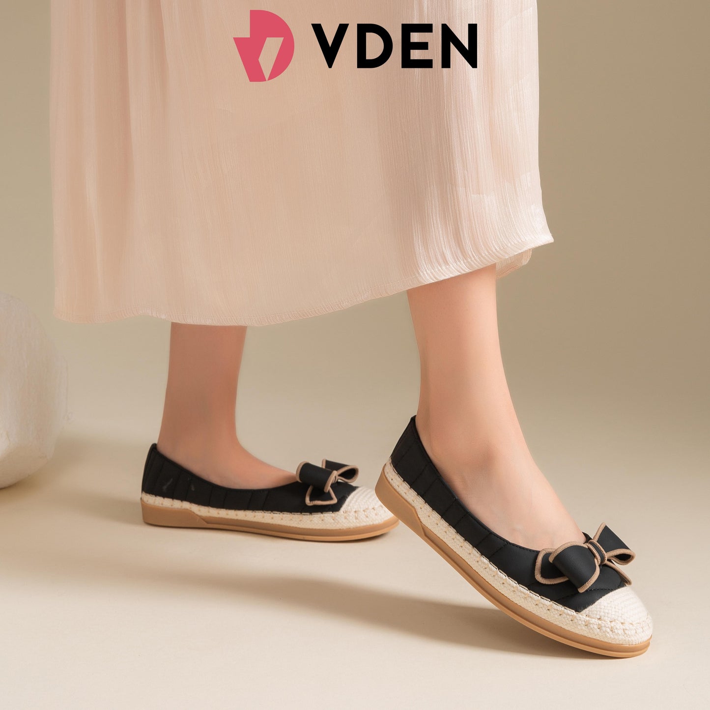 VDEN Elegant Slip-On Espadrille Flats with Stylish Bow and Textured Woven Sole 0.6INCH/1.7CM A28-278 Minimalist Comfort Slip-On Flats With Retro Bow Detail Casual Chic Canvas Slip-Ons for Women Lightweight Everyday Slip-On Shoes