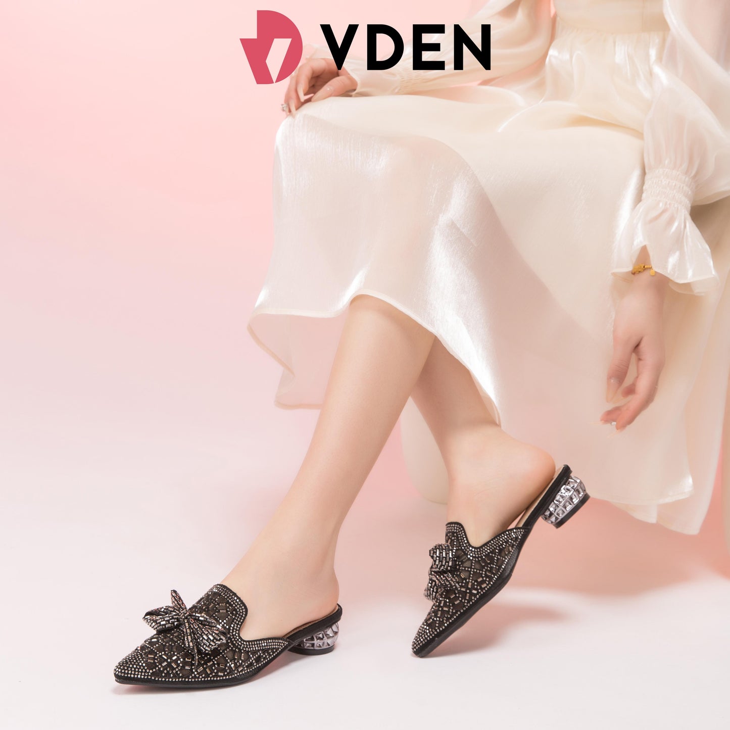 VDEN Trendy Bow-Knot Light weight Slide Slip-ons Stack Heel Pumps Sandals (add 1 size) (3 cm/1.2 Inch heels) 555-284