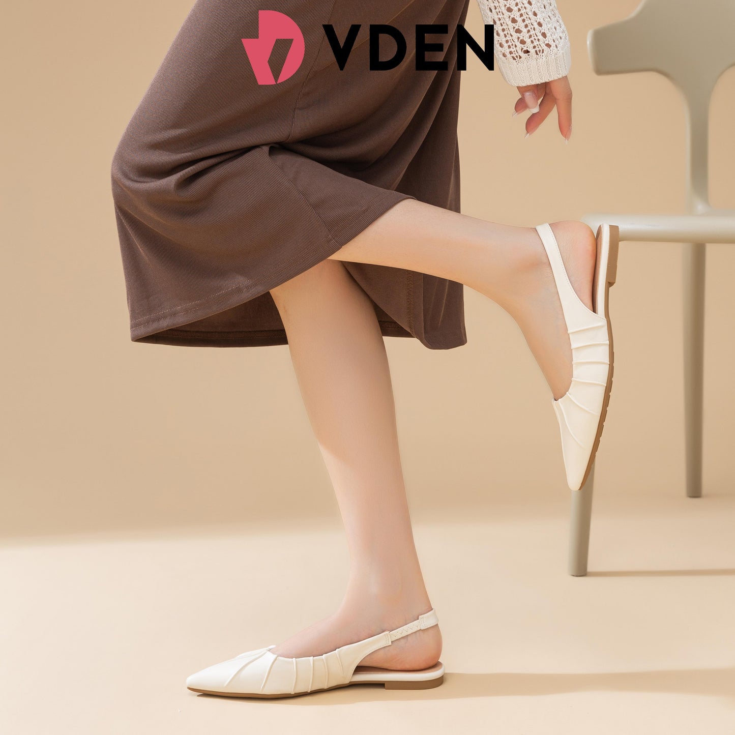 VDEN Women's Pointed Toe Low Heel Sandals Summer Back Strap For Women 0.4INCH/1CM 938-8 Korean Fashion Simple Solid Color Flat Slingback Shoes Pleated Design Pointed Toe Low Heel Women's Shoes