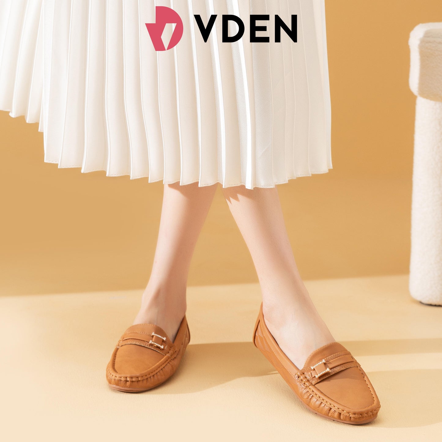 VDEN Ladies Loafers Shoes Womens Flats Pumps Slip On Girls Office Work School Shoes Z8299-Y2 0.8INCH/2CM Square Toe Flat Loafers Slip On With Rhinestones For Commuting Office Women's Shoes With Soft Soles And Comfortable Walking Shoes Footwear
