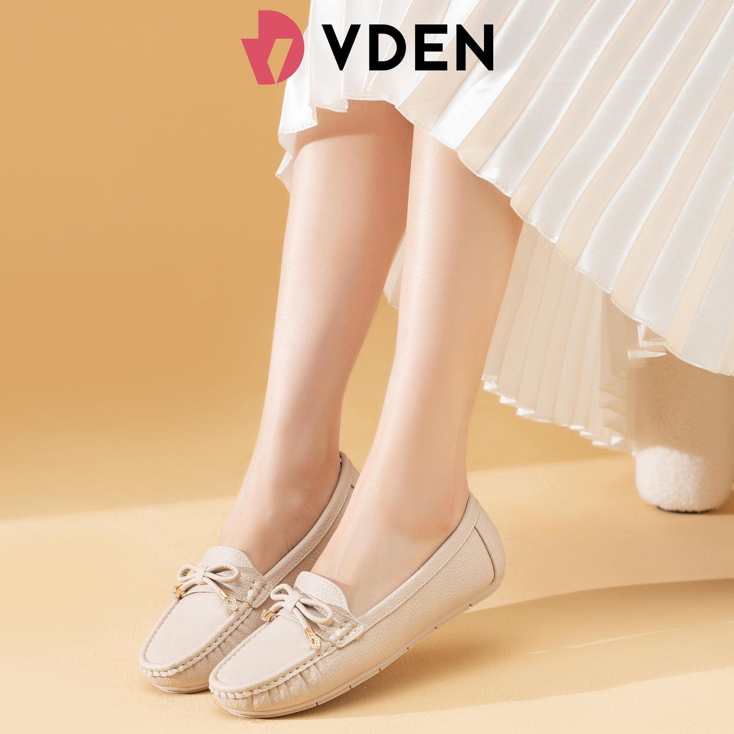 VDEN Women‘s Flat Slip-on Loafers Cream Chalk Leather Shoes For Women 0.8INCH/2CM Z6678-Z7B VDEN Ladies Loafers Shoes Women‘s Flats Pumps Slip On Office Work School Shoes Square Toe Flat Loafers Slip On With Rhinestones For Commuting Office Women's Shoes