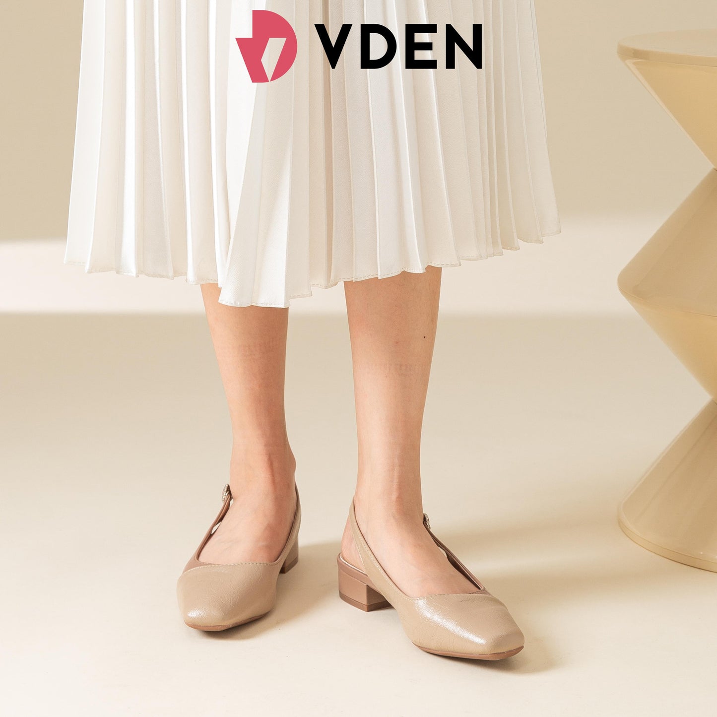 VDEN Women's Square Toe Slingback Low Block Heel Mule Pumps 1.1INCH/2.7CM 5066-14 Chic Minimalist Low Heel Slingback Pumps Comfortable Square Toe Office Heels Versatile Stylish Retro Square Toe Low Block Pumps