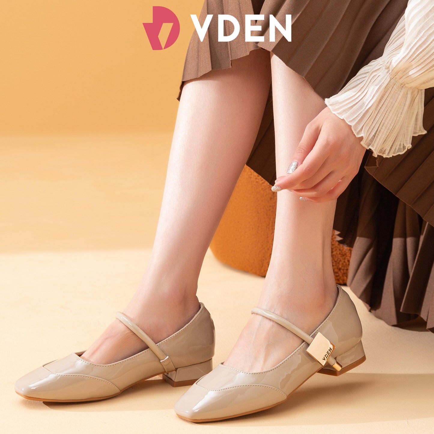 VDEN Ankle Strap Square Toe Shoes Slip On Chunky Low Heels Pumps Loafer 1INCH/2.7CM 2891-3 Thick Heel Mary Jane Shoes With Velcro Simple Patent Leather Student Shoes Mary Jane Shoes