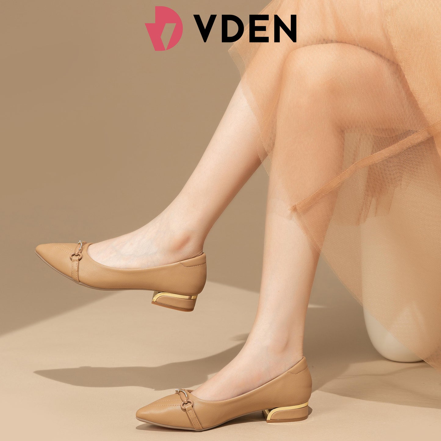 VDEN Pointed Toe Slip-on Shoes For Women Office Shoes Thick Low Heels 1INCH/2.5CM 893-619 Cute Chain Women's Pointed Low Shoes Comfortable Leather Shoes Ballet Girl Footwear