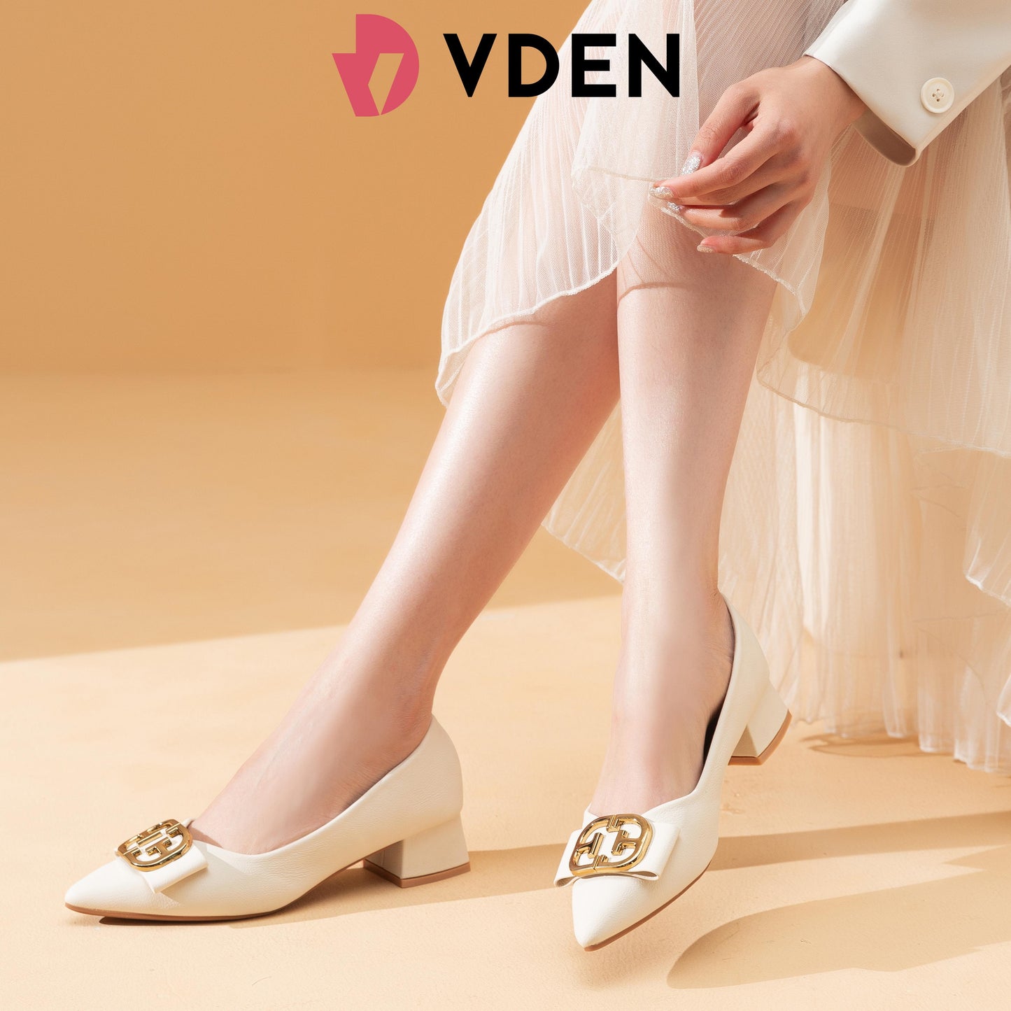 VDEN Women's Pointed Toe Thick Heels Office Retro Heels Women's Shoes 1.5INCH/4CM 999-1170 Women's Chunky Block Low Pointed Heel Slip on Pumps For Women Classy Elegant Footwear