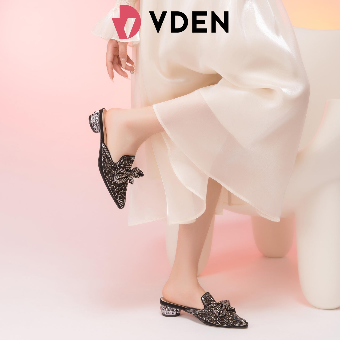 VDEN Trendy Bow-Knot Light weight Slide Slip-ons Stack Heel Pumps Sandals (add 1 size) (3 cm/1.2 Inch heels) 555-284
