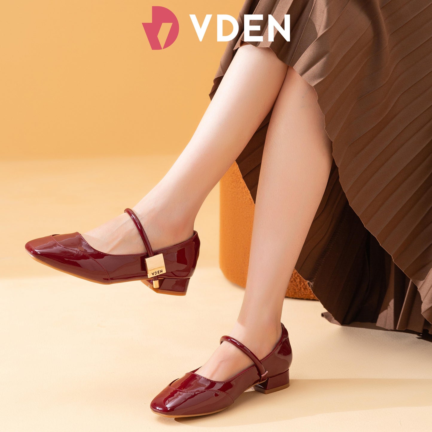VDEN Ankle Strap Square Toe Shoes Slip On Chunky Low Heels Pumps Loafer 1INCH/2.7CM 2891-3 Thick Heel Mary Jane Shoes With Velcro Simple Patent Leather Student Shoes Mary Jane Shoes
