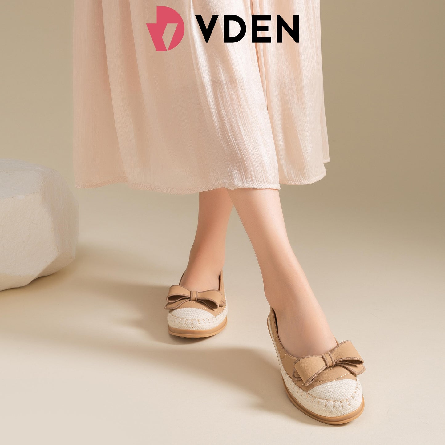 VDEN Elegant Slip-On Espadrille Flats with Stylish Bow and Textured Woven Sole 0.6INCH/1.7CM A28-278 Minimalist Comfort Slip-On Flats With Retro Bow Detail Casual Chic Canvas Slip-Ons for Women Lightweight Everyday Slip-On Shoes