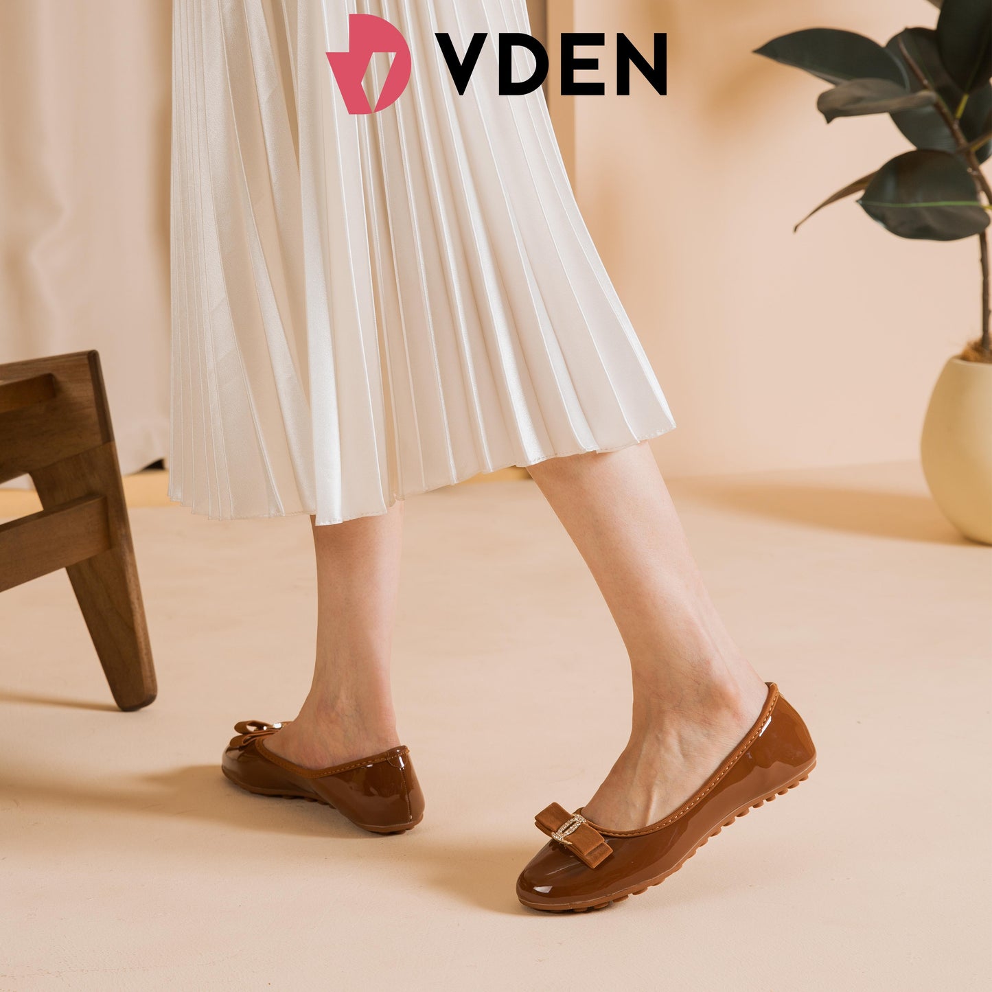 VDEN Fashionable Glossy Flat Doll Shoes for Women 0.5INCH/1.2CM 826-F1 Massage Sole Slip-on Women's Shoes Soft Non-slip Round Toe Flats Comfort