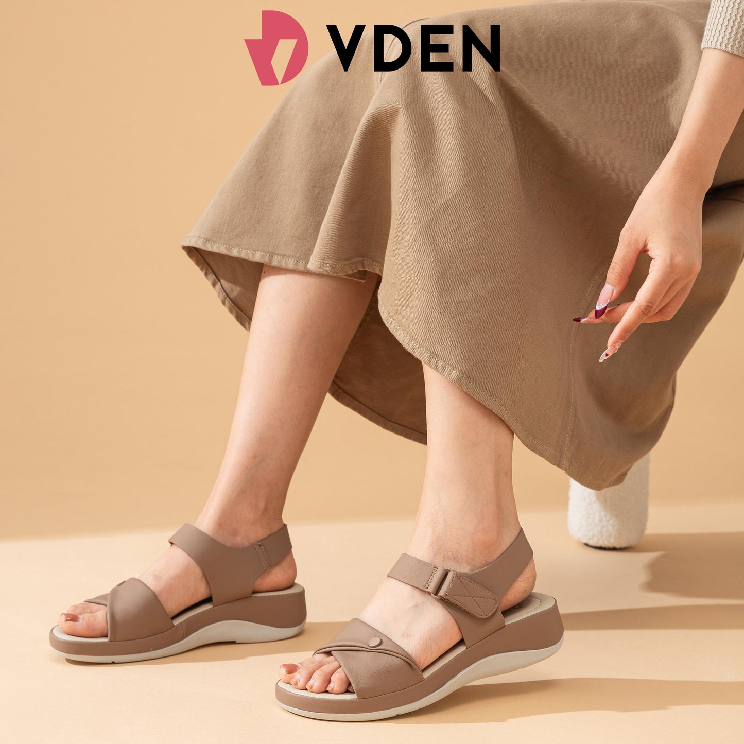 VDEN Women Soft Comfort Velcro Sandals 1.5INCH/3.9CM Z009-13 Lightweight Casual Walking Sandals for Women Adjustable Strap Comfort Sandals Everyday Soft Sole Open Toe Sandals Arch Support Velcro Sandals for Women Comfy Flat Platform Sandals