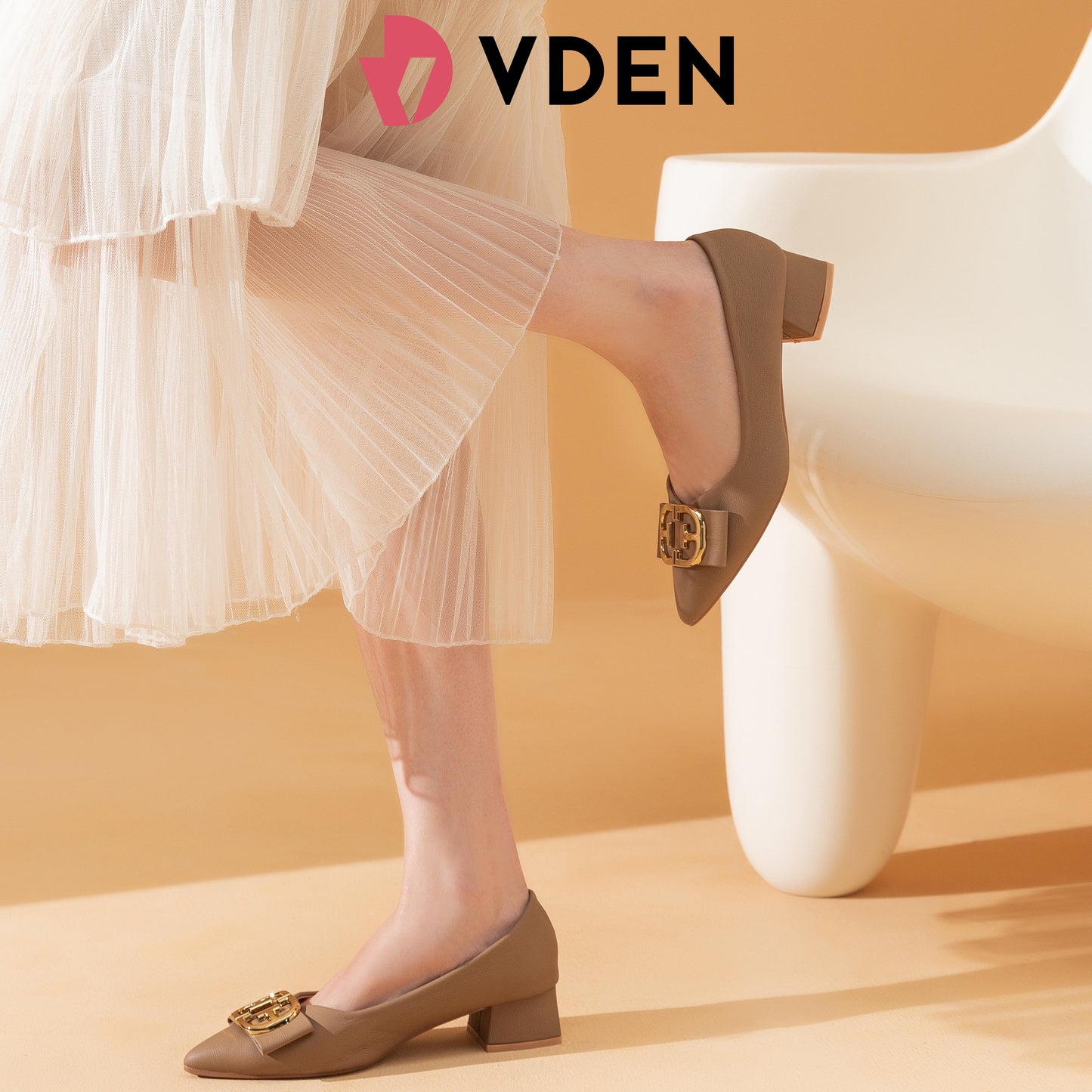 VDEN Women's Pointed Toe Thick Heels Office Retro Heels Women's Shoes 1.5INCH/4CM 999-1170 Women's Chunky Block Low Pointed Heel Slip on Pumps For Women Classy Elegant Footwear