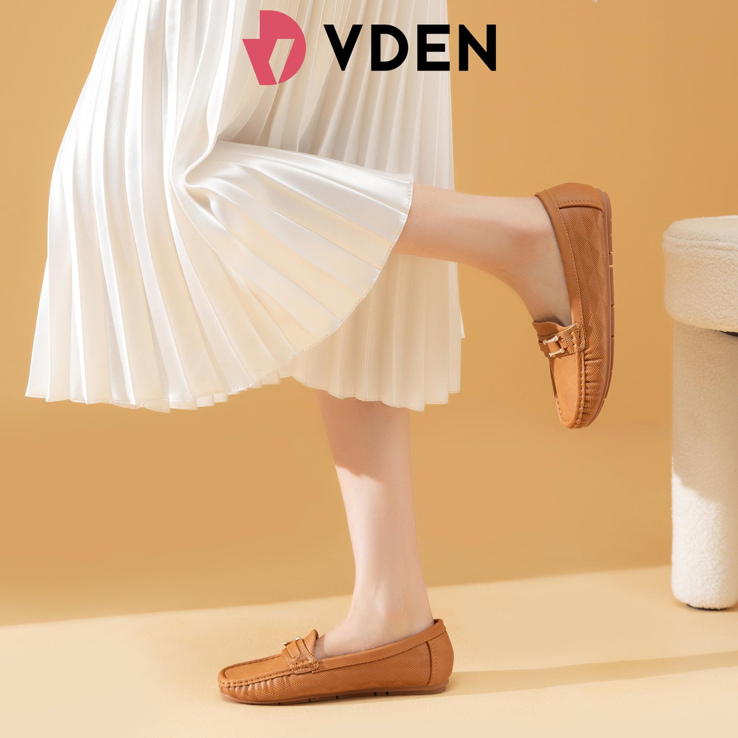 VDEN Ladies Loafers Shoes Womens Flats Pumps Slip On Girls Office Work School Shoes Z8299-Y2 0.8INCH/2CM Square Toe Flat Loafers Slip On With Rhinestones For Commuting Office Women's Shoes With Soft Soles And Comfortable Walking Shoes Footwear