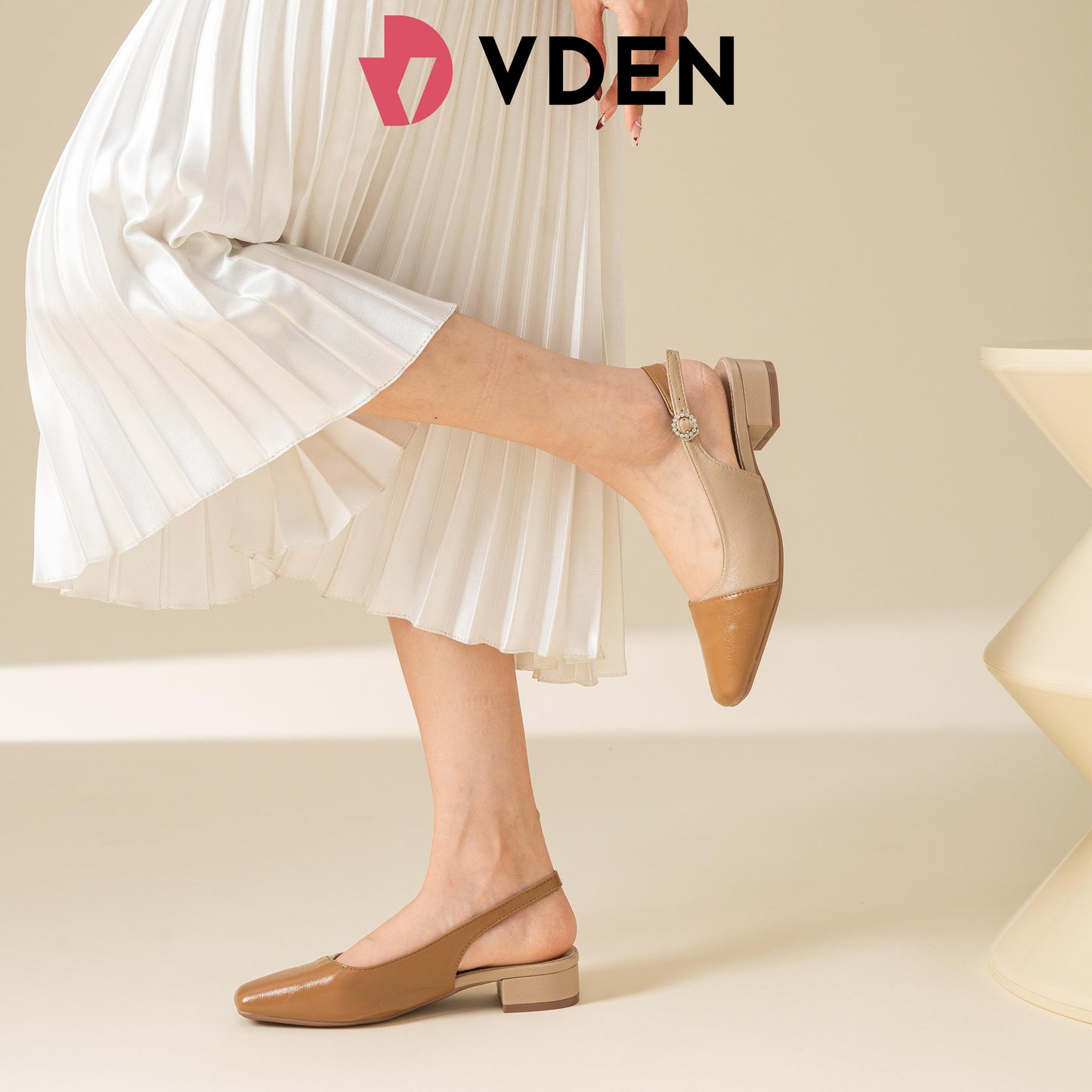 VDEN Women's Square Toe Slingback Low Block Heel Mule Pumps 1.1INCH/2.7CM 5066-14 Chic Minimalist Low Heel Slingback Pumps Comfortable Square Toe Office Heels Versatile Stylish Retro Square Toe Low Block Pumps