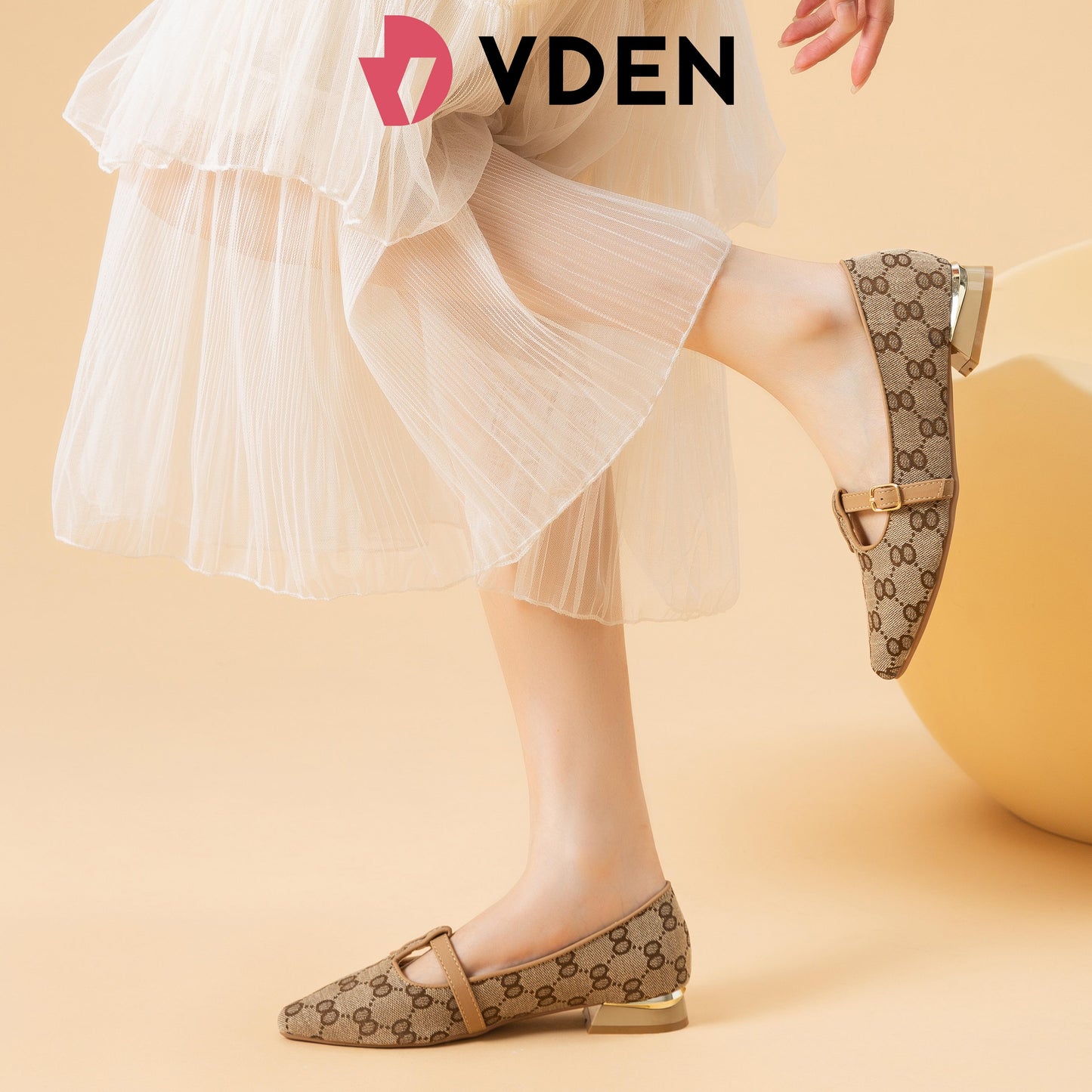 VDEN Women's Pointed Toe Loafers Shoes Old Money Style Slip-on Shoes For Women 1.1INCH/3CM B0088-2 Chunky Low Heel Loafers French Retro Style Slip-on Shoes For Women Braided Accessories Footwear