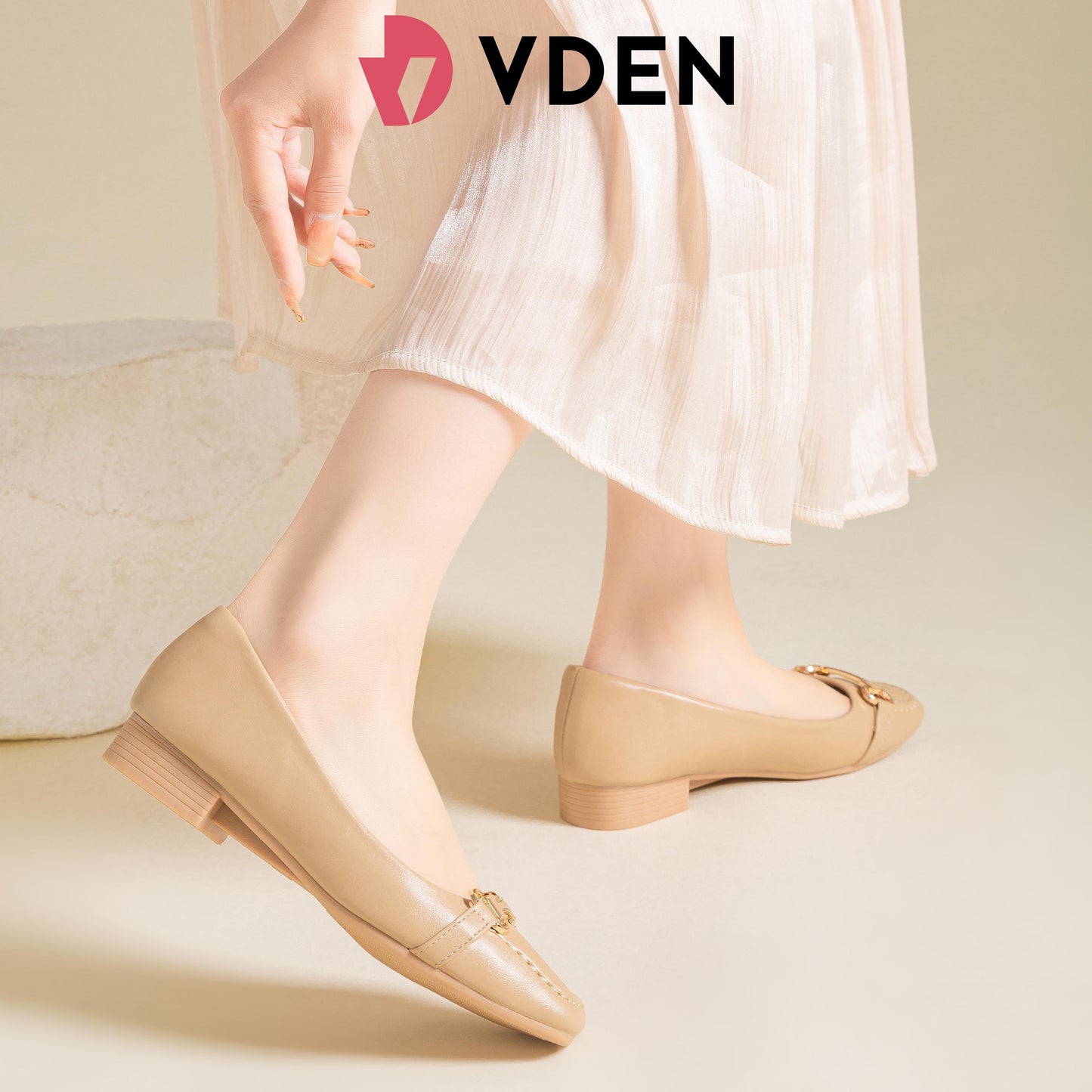 VDEN Square Toe Office Slip-on Shoes For Women 1INCH/2.5CM 628-342 Elegant Women Textured Small Heel Pumps Shoes Simple Low-heeled Women's Shoes Comfortable Commuting Thick-heeled Shoes With Metal Buckle Decoration