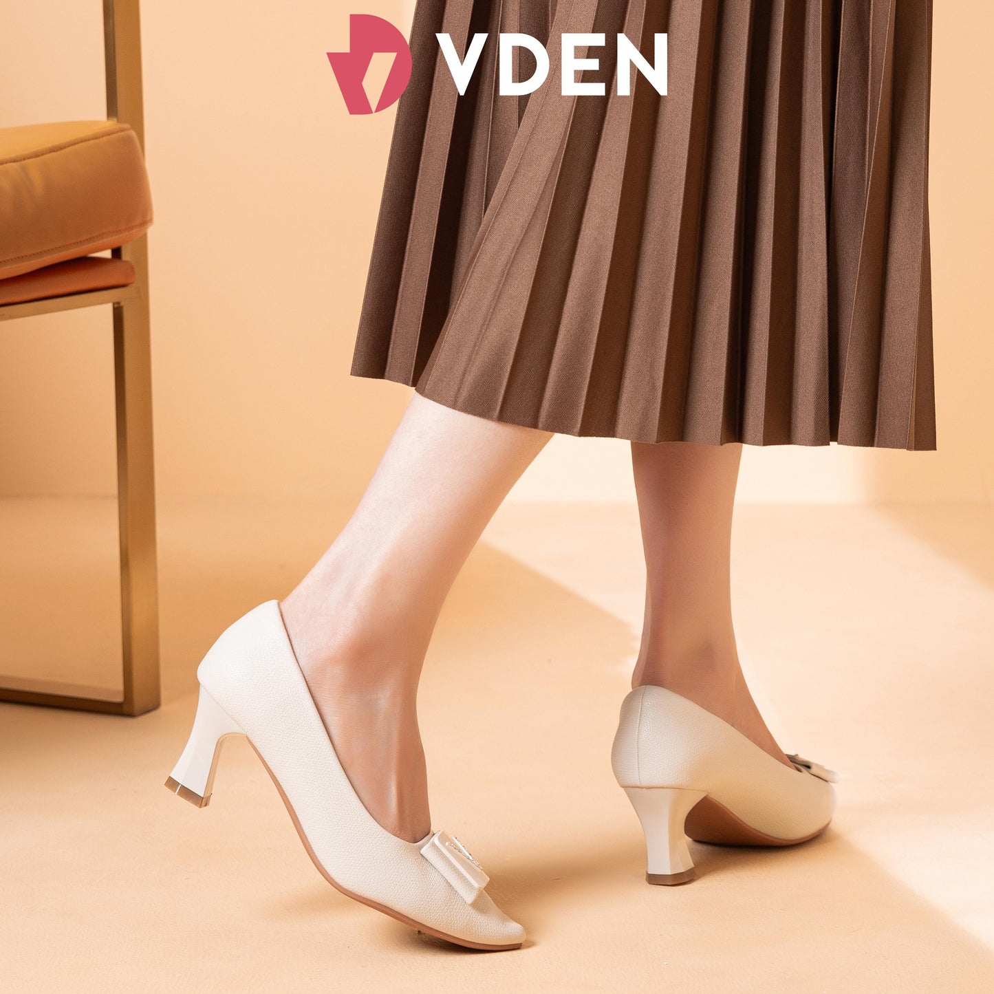 VDEN Elegant Chunky Pointed Toe Heels For Women 2.5INCH/6.5CM 89-290 Office Simple Thick Heel Shoes Rhinestone Decoration