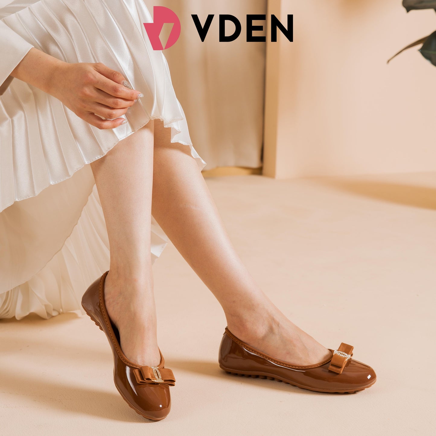 VDEN Fashionable Glossy Flat Doll Shoes for Women 0.5INCH/1.2CM 826-F1 Massage Sole Slip-on Women's Shoes Soft Non-slip Round Toe Flats Comfort