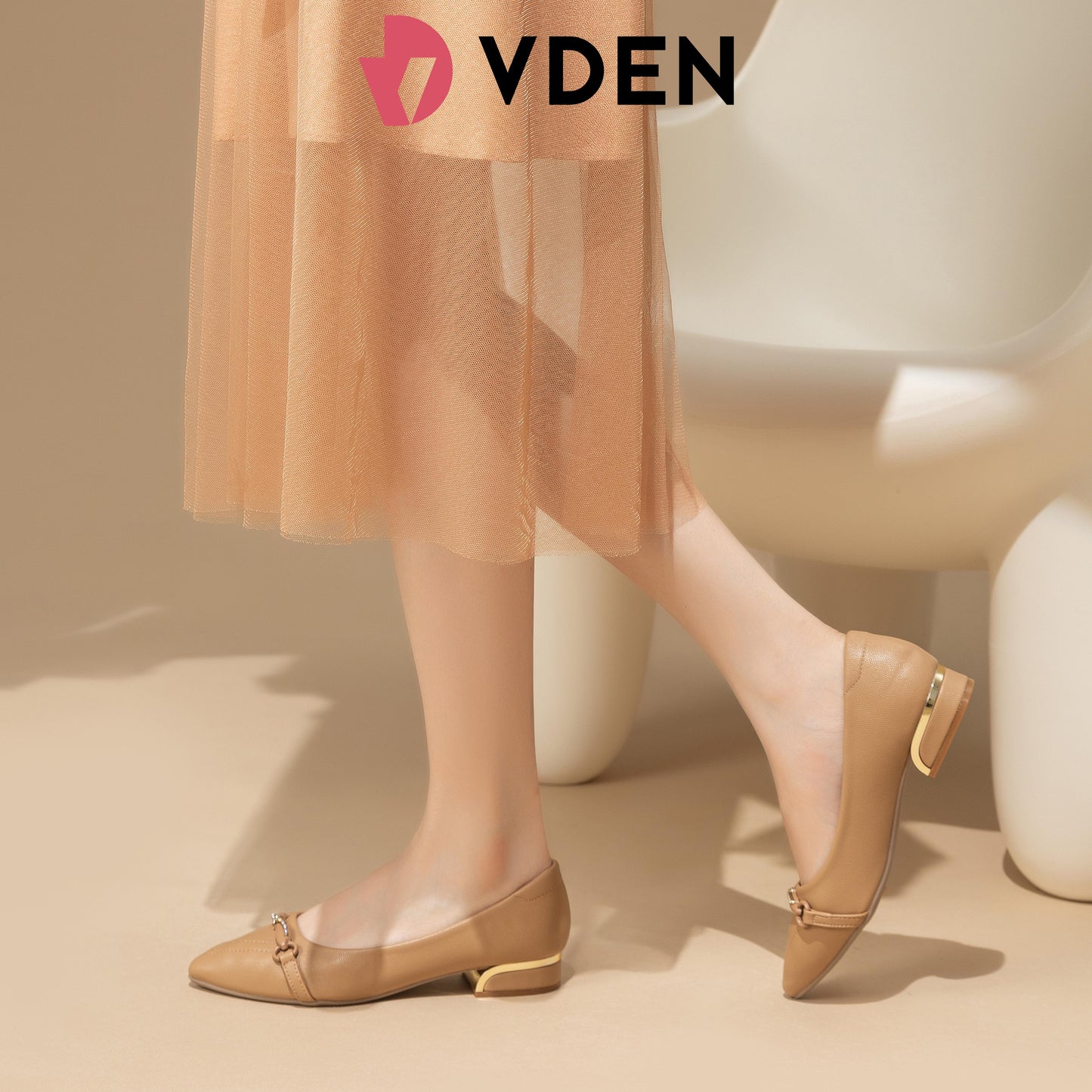 VDEN Pointed Toe Slip-on Shoes For Women Office Shoes Thick Low Heels 1INCH/2.5CM 893-619 Cute Chain Women's Pointed Low Shoes Comfortable Leather Shoes Ballet Girl Footwear