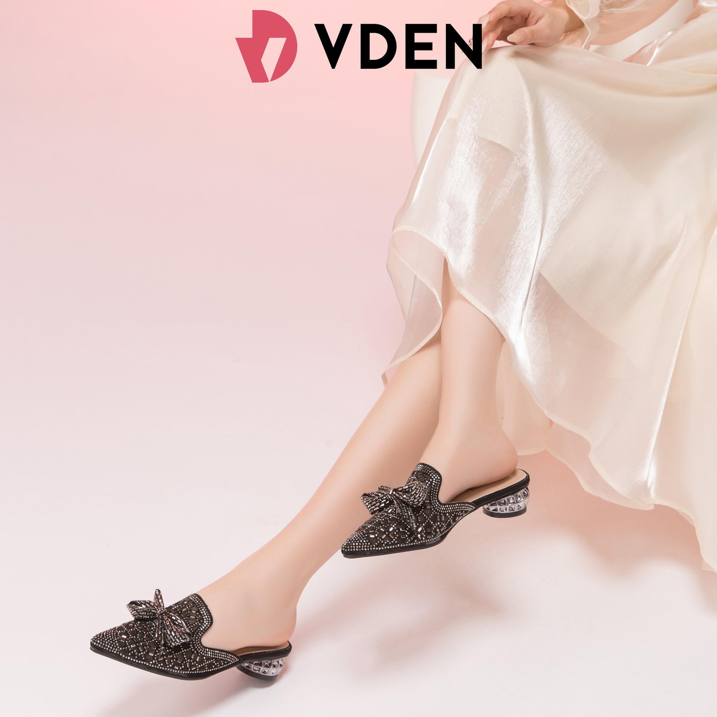 VDEN Trendy Bow-Knot Light weight Slide Slip-ons Stack Heel Pumps Sandals (add 1 size) (3 cm/1.2 Inch heels) 555-284