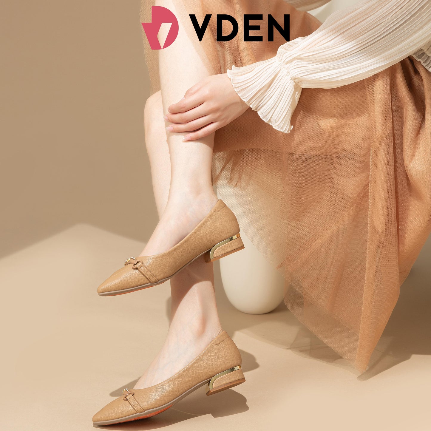 VDEN Pointed Toe Slip-on Shoes For Women Office Shoes Thick Low Heels 1INCH/2.5CM 893-619 Cute Chain Women's Pointed Low Shoes Comfortable Leather Shoes Ballet Girl Footwear