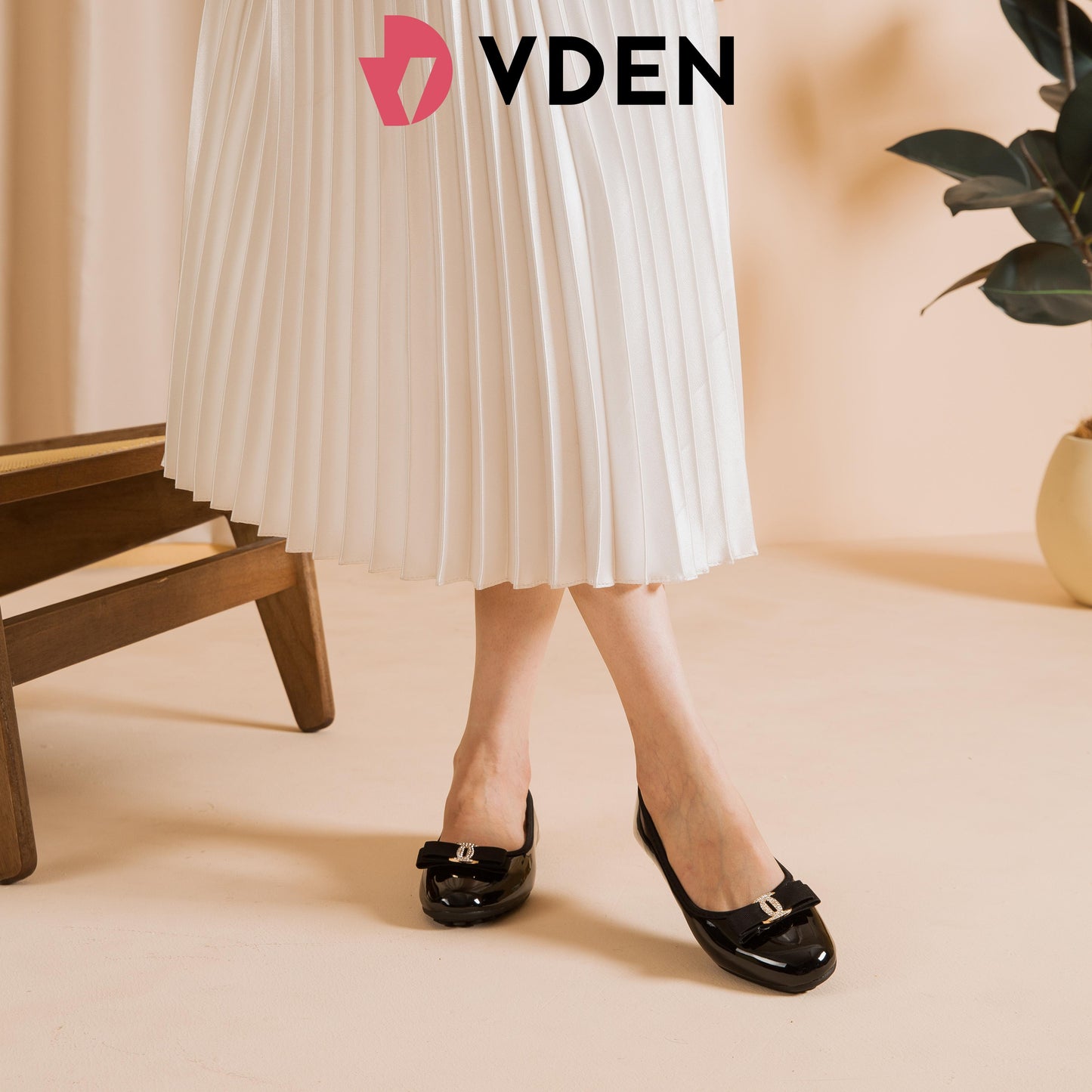 VDEN Fashionable Glossy Flat Doll Shoes for Women 0.5INCH/1.2CM 826-F1 Massage Sole Slip-on Women's Shoes Soft Non-slip Round Toe Flats Comfort
