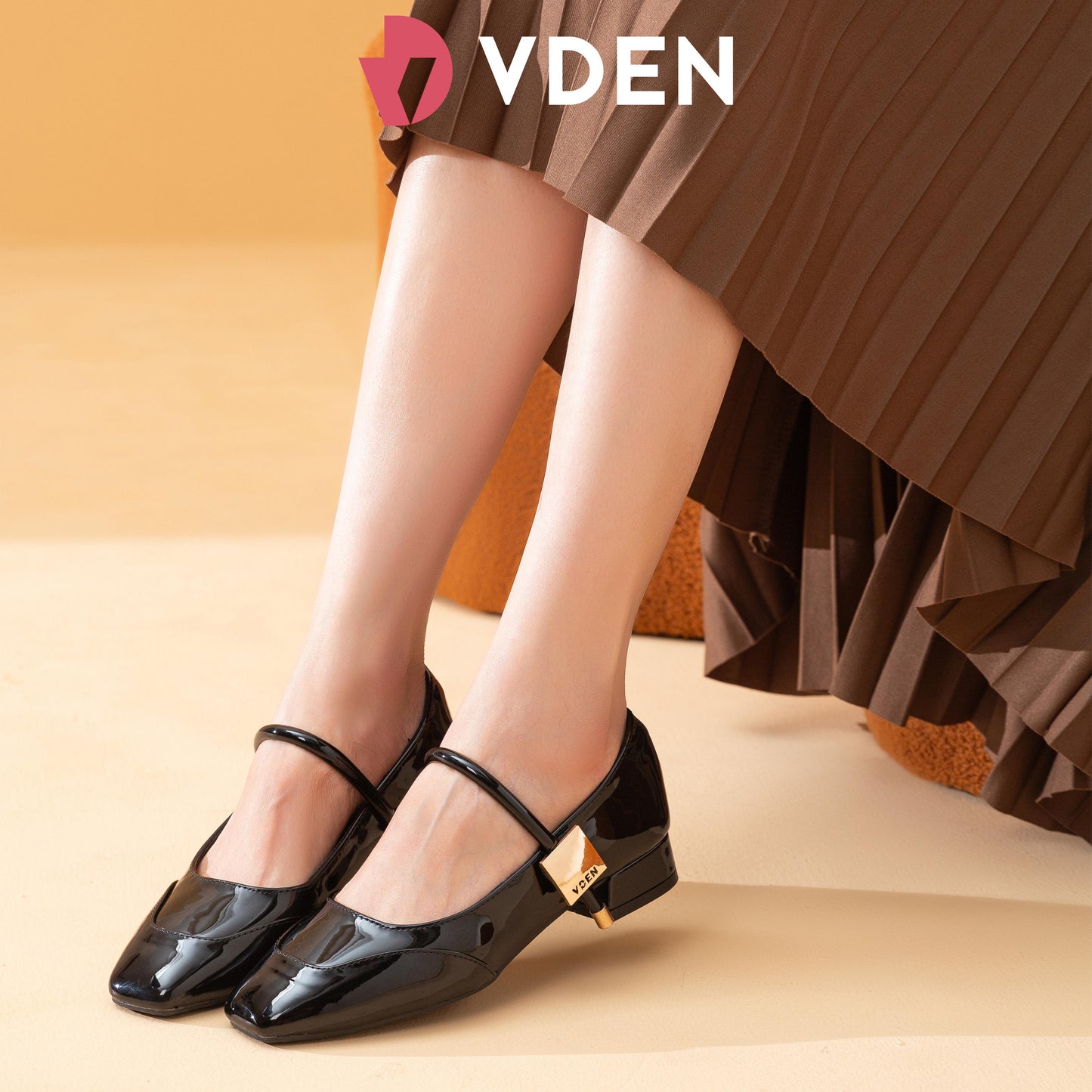 VDEN Ankle Strap Square Toe Shoes Slip On Chunky Low Heels Pumps Loafer 1INCH/2.7CM 2891-3 Thick Heel Mary Jane Shoes With Velcro Simple Patent Leather Student Shoes Mary Jane Shoes