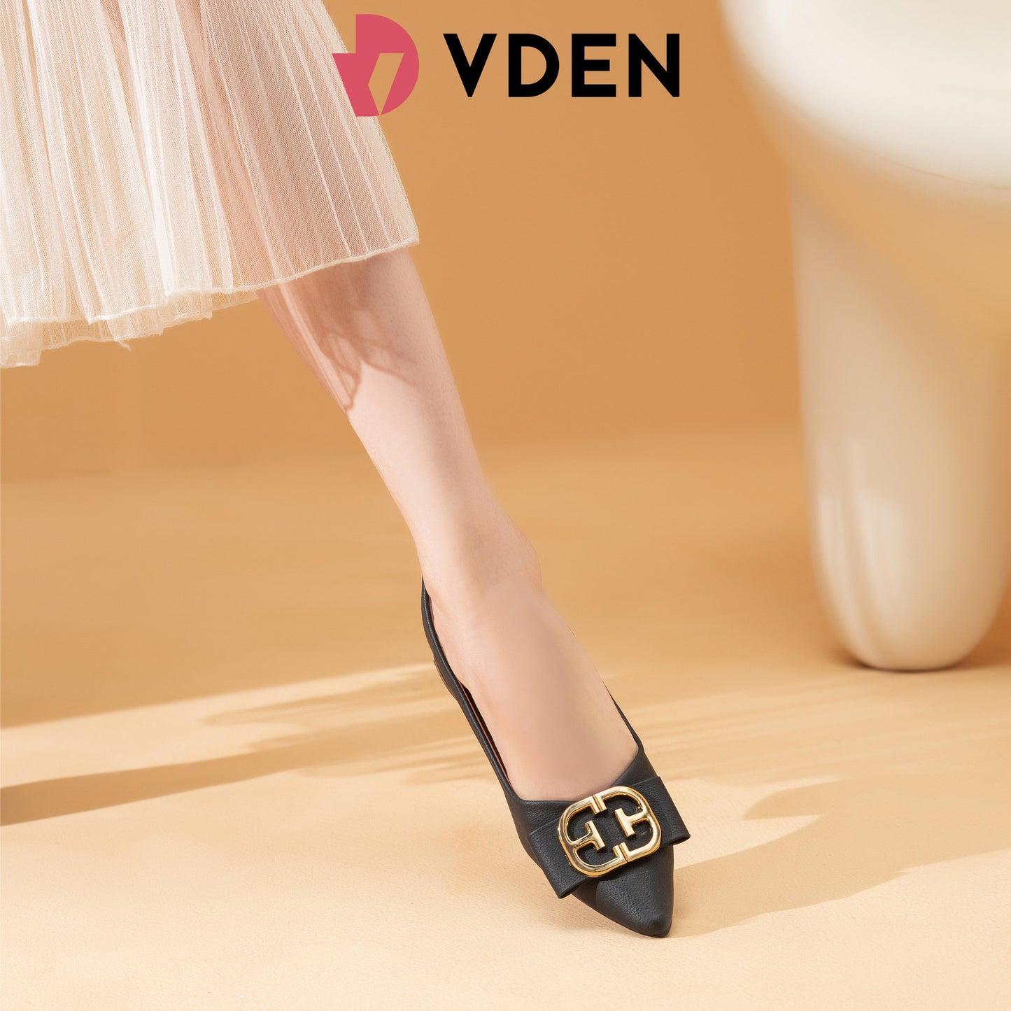 VDEN Women's Pointed Toe Thick Heels Office Retro Heels Women's Shoes 1.5INCH/4CM 999-1170 Women's Chunky Block Low Pointed Heel Slip on Pumps For Women Classy Elegant Footwear