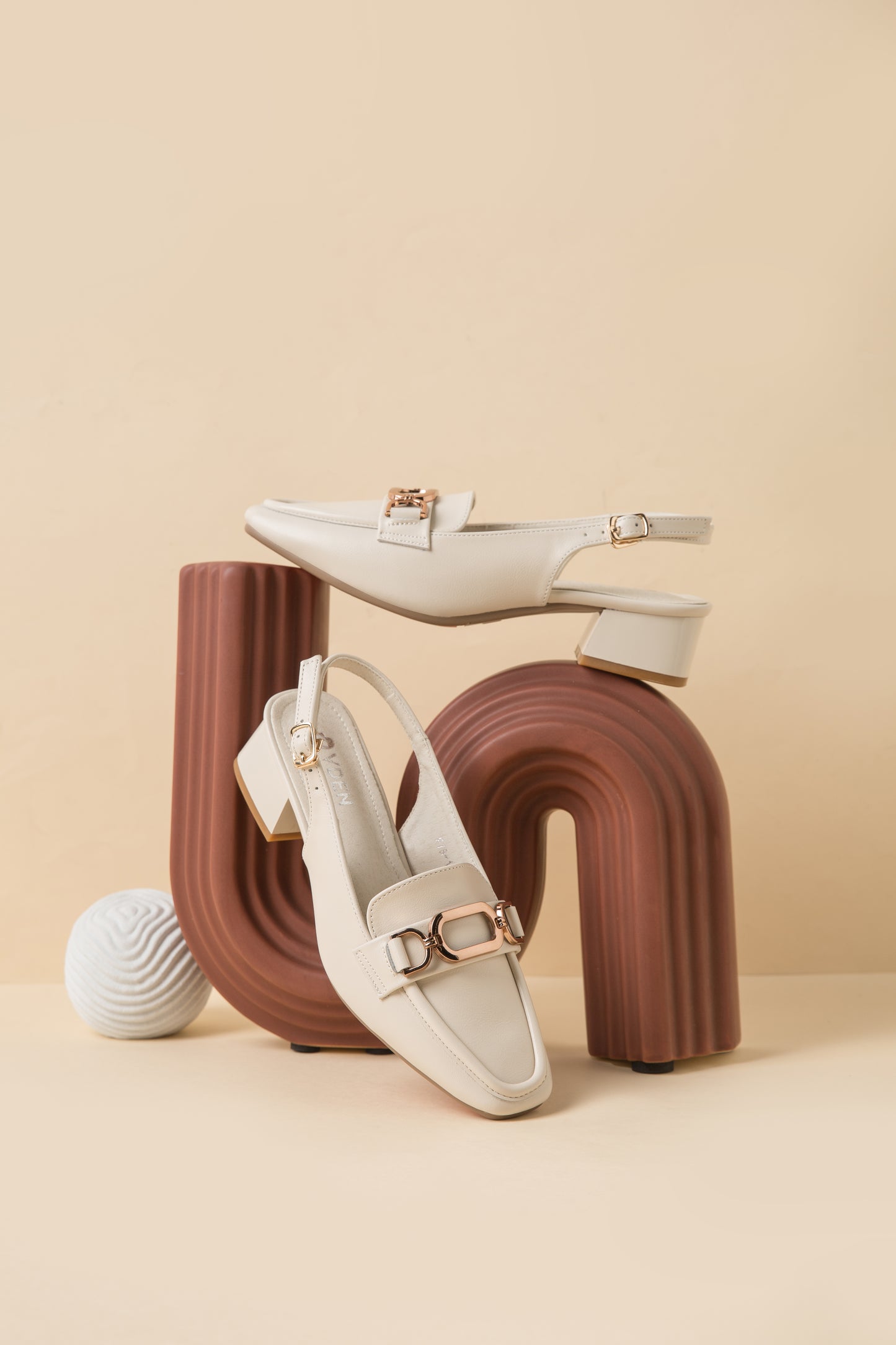 VDEN Buckle Back Strap Mid Heel Pumps F78-145