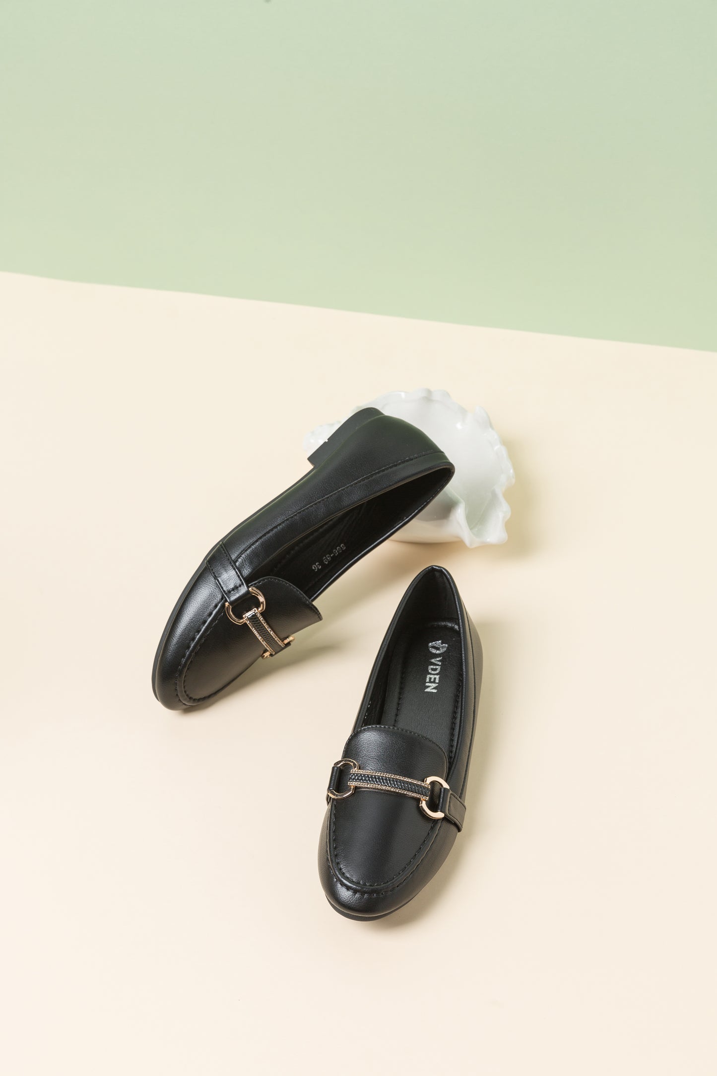 VDEN Women Patent Leather Loafers 666-59 Simple Matte Flat Loafers Flat Heel (Less than 1 cm)