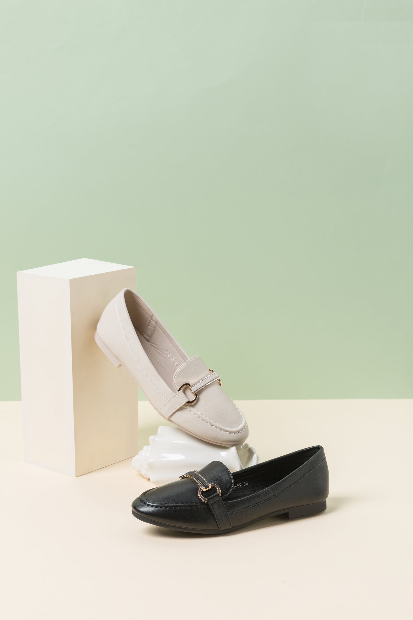 VDEN Women Patent Leather Loafers 666-59 Simple Matte Flat Loafers Flat Heel (Less than 1 cm)