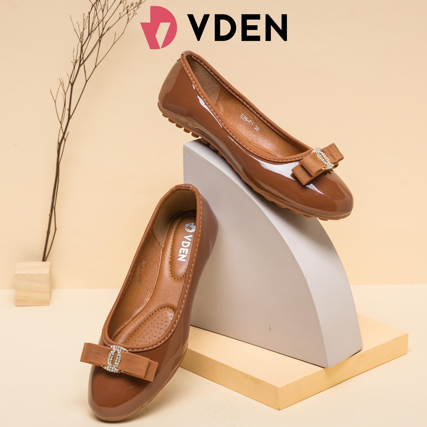 VDEN Fashionable Glossy Flat Doll Shoes for Women 0.5INCH/1.2CM 826-F1 Massage Sole Slip-on Women's Shoes Soft Non-slip Round Toe Flats Comfort