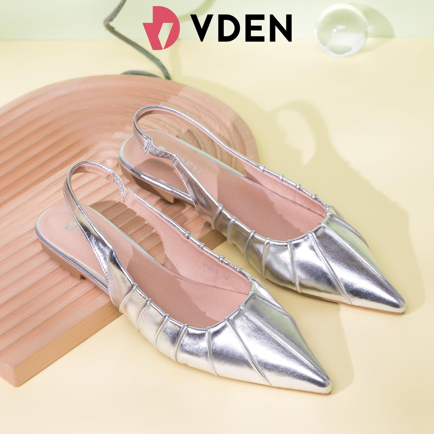 VDEN Women's Pointed Toe Low Heel Sandals Summer Back Strap For Women 0.4INCH/1CM 938-8 Korean Fashion Simple Solid Color Flat Slingback Shoes Pleated Design Pointed Toe Low Heel Women's Shoes